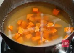 Illustration of how to make millet, pumpkin and sea cucumber porridge 4