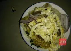 Illustration of how to make cold egg shredded noodles 5