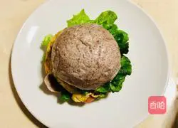 Illustration of how to make black bun burger 10
