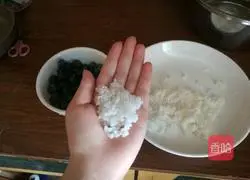 Illustration of how to make blueberry rice balls 5
