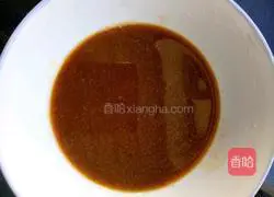 Illustration of how to make shredded chicken and cucumber cold noodles 3