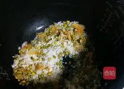 Illustration of how to make mung bean and lily porridge 4