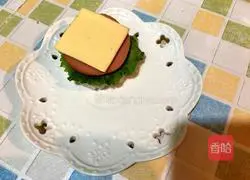 Illustration of how to make ham and cheese rice burger 4