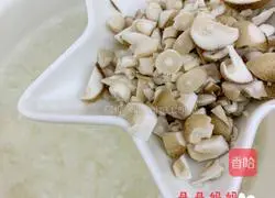 Illustration of how to make crab-flavored mushroom and shrimp porridge 3