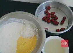 Illustration of how to make red date and corn hair cake 1