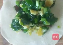 Illustration of how to make pot stickers stuffed with chives 5