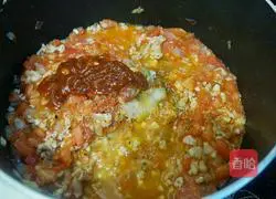 Illustration of how to make tomato and minced meat pasta 12