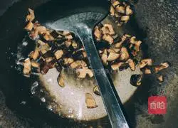 Illustration of braised rice with mushrooms and sausage 5