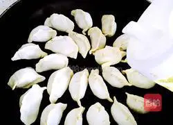 Illustration of how to make Jinwang pot stickers 4