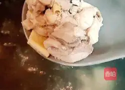 Illustration of how to make millet sea cucumber porridge 3