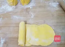 Illustration of how to make rose pumpkin rolls 9