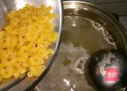 Illustration of Italian Quton Noodle Soup 4