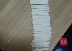 Illustration of how to make braised potato and green beans noodles 1