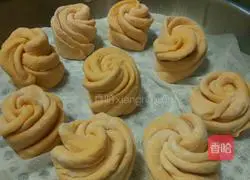 Illustration of how to make carrot rolls 7