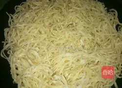 Illustration of how to make lentil braised noodles 7