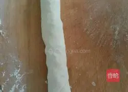 Illustration of how to make beef and chive rolls 7