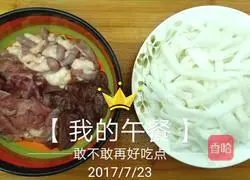 Illustration of how to make pork offal soup and rice noodles 2