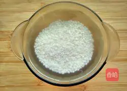 Illustration of how to make three-color quinoa rice balls with mushrooms and shrimps 3