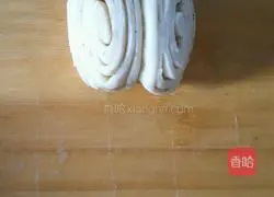 Illustration of how to make scallion, oil, pepper and salt rolls 19