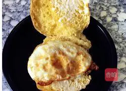 Illustration of how to make small burgers 7