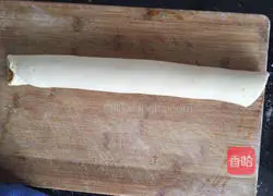 Illustration of how to make pepper flower rolls 6