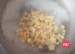 Illustration of how to make sweet potato and white rice porridge 4