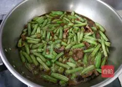 Illustration of making braised beans and noodles 2