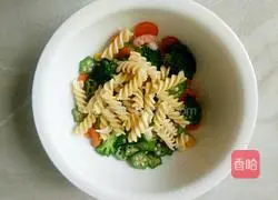 Illustration of how to make Italian spiral noodles with mushroom sauce and vegetables 7