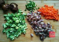 Illustration of how to make sausage braised rice 2