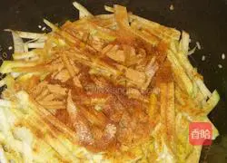 Illustration of how to make braised rice with shredded radish 4