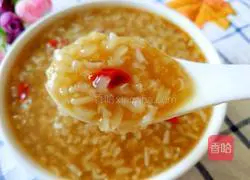 Illustration of how to make brown sugar and wolfberry glutinous rice porridge 2