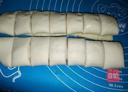 Salt and pepper flower rolls Illustration of how to do it 8