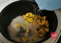 Illustration of how to make pumpkin, candied dates and rice porridge 7