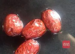 Illustration of how to make brown sugar and red date hair cake 1