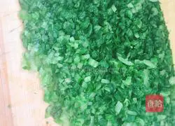 Illustration of how to make Chinese cabbage and pork pot stickers 3