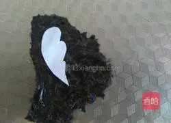 Illustration of how to make chicken leg reindeer rice balls 10