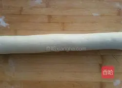 Illustration of how to make two-color flower rolls 6