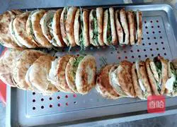  Illustration of how to make Chinese hamburgers 5