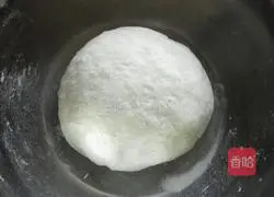 Illustration of how to make scallion rolls 4