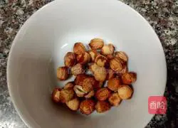 Illustration of how to make barley, red bean and lotus seed porridge 2