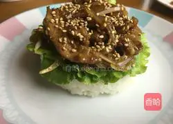 Illustration of how to make ginger-roasted pork and rice burgers 6