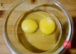 Illustration of how to make homemade spring roll wrappers 1