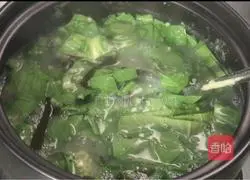 Illustration of how to make green vegetable, kelp and millet porridge 6