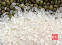 Illustration of how to make black rice eight-treasure porridge 4