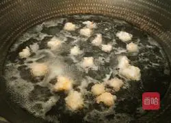 Illustration of how to make nutritious rice cereal with shrimp balls (baby food supplement) 5