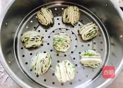 Illustration of how to make pepper-flavored flower rolls 17