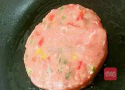 Illustration of how to make beef rice burger 5