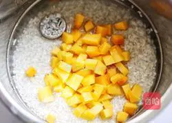 Illustration of how to make rice and pumpkin porridge 5