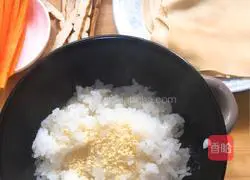 Illustration of how to make mussel rice ball bouquet 4