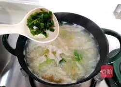 Illustration of how to make preserved egg and vegetable porridge 8